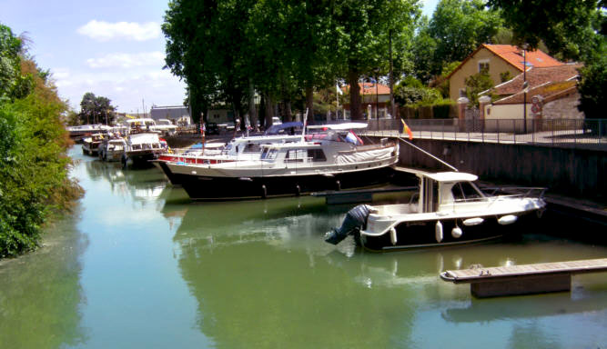 A DÉCOUVRIR : Patrimoine, Visites : Vitry-le-François, Port de plaisance, La Nouvelle porte du Champagne, Le Lac du Der… Festival, Théâtre… Sports Loisirs